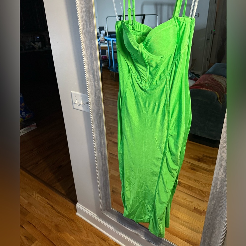 Vibrant Green Maxi Dress - Picture 2 of 7